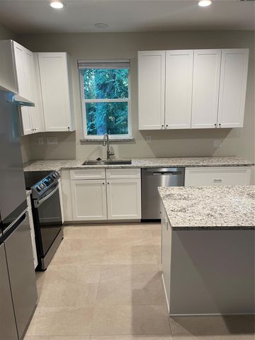 11931 Lakeview Manor Drive, Willis, TX 77318