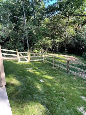 11931 Lakeview Manor Drive, Willis, TX 77318