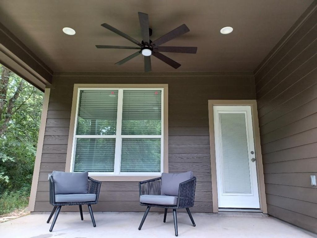 11931 Lakeview Manor Drive, Willis, TX 77318