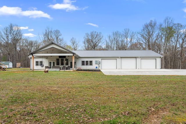 300 Mud Ln, Tullahoma, TN 37388