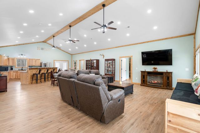 300 Mud Ln, Tullahoma, TN 37388