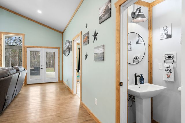 300 Mud Ln, Tullahoma, TN 37388