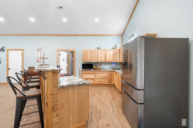 300 Mud Ln, Tullahoma, TN 37388