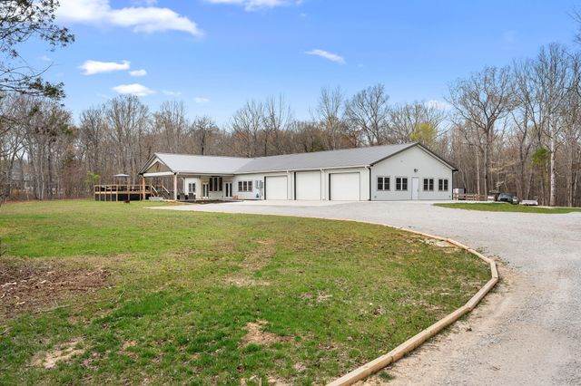 300 Mud Ln, Tullahoma, TN 37388