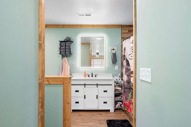 300 Mud Ln, Tullahoma, TN 37388