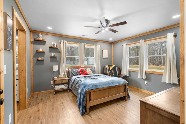 300 Mud Ln, Tullahoma, TN 37388