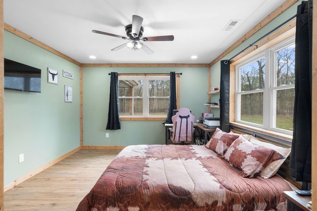 300 Mud Ln, Tullahoma, TN 37388