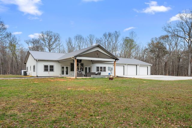 300 Mud Ln, Tullahoma, TN 37388