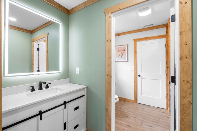 300 Mud Ln, Tullahoma, TN 37388