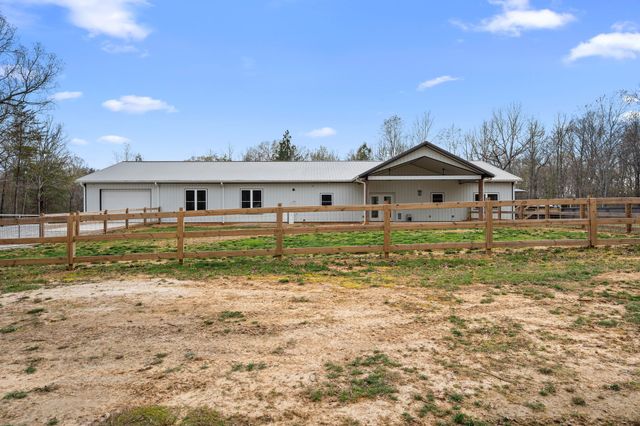 300 Mud Ln, Tullahoma, TN 37388