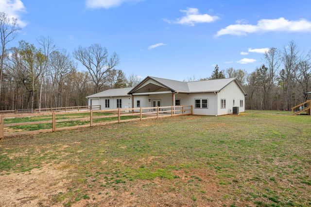 300 Mud Ln, Tullahoma, TN 37388