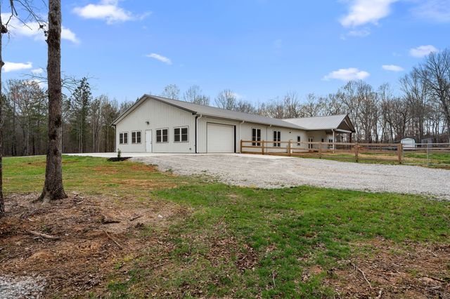 300 Mud Ln, Tullahoma, TN 37388