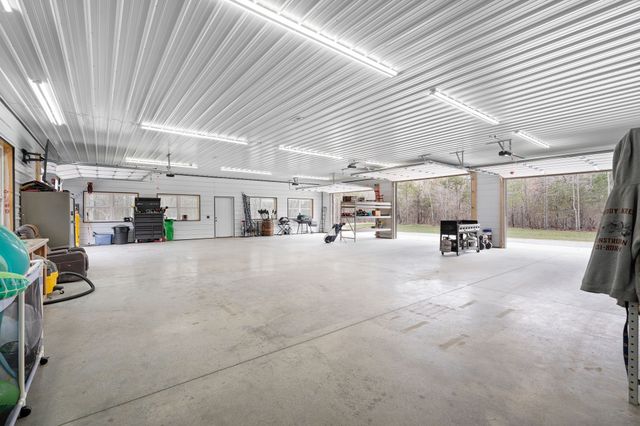 300 Mud Ln, Tullahoma, TN 37388