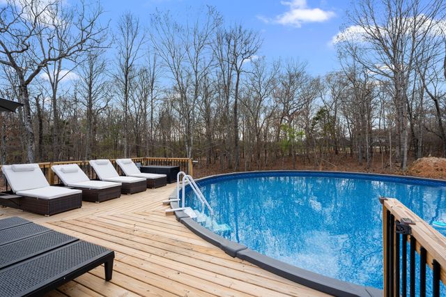 300 Mud Ln, Tullahoma, TN 37388