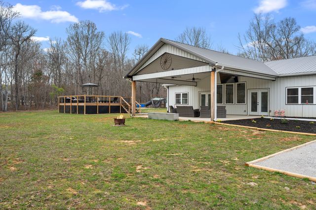 300 Mud Ln, Tullahoma, TN 37388