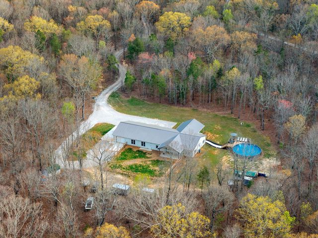 300 Mud Ln, Tullahoma, TN 37388