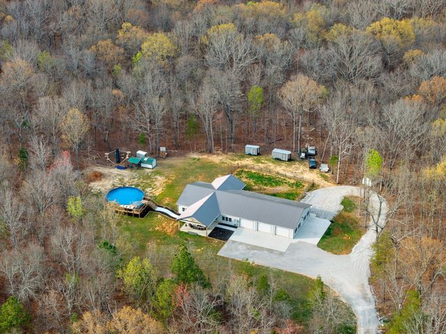 300 Mud Ln, Tullahoma, TN 37388