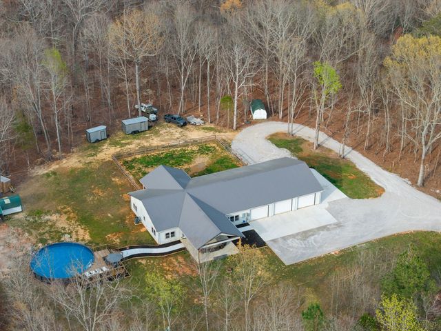 300 Mud Ln, Tullahoma, TN 37388