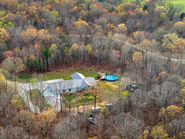 300 Mud Ln, Tullahoma, TN 37388