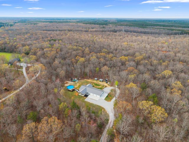 300 Mud Ln, Tullahoma, TN 37388