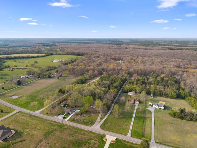 300 Mud Ln, Tullahoma, TN 37388