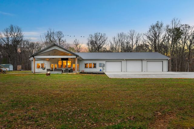 300 Mud Ln, Tullahoma, TN 37388