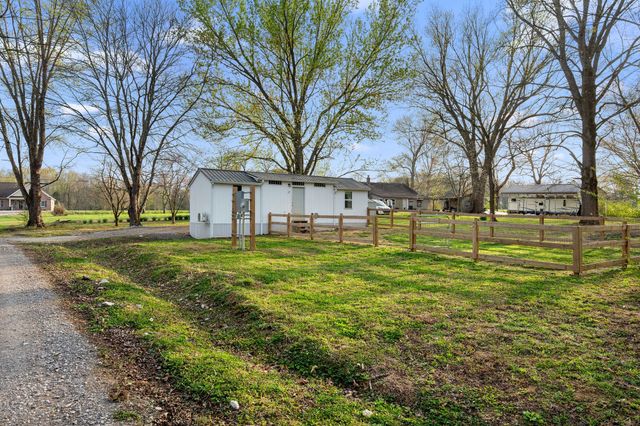 300 Mud Ln, Tullahoma, TN 37388