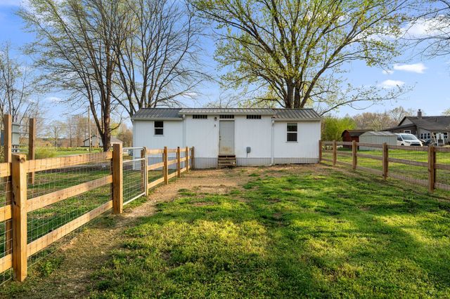 300 Mud Ln, Tullahoma, TN 37388