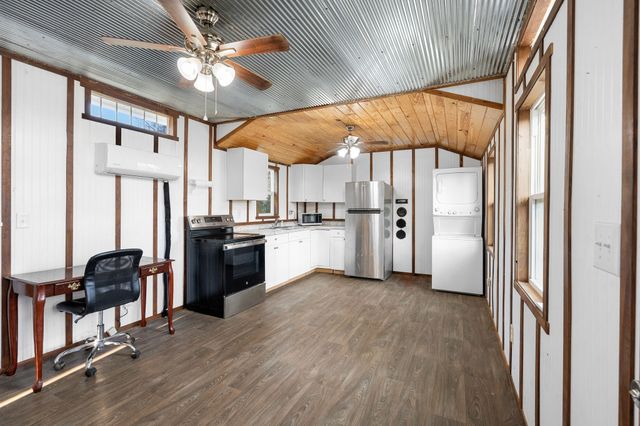 300 Mud Ln, Tullahoma, TN 37388