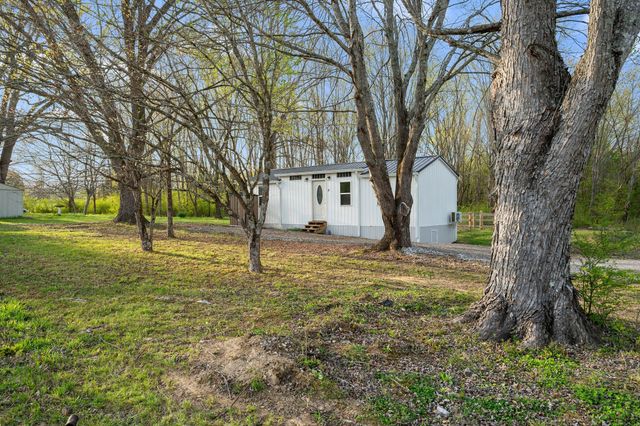 300 Mud Ln, Tullahoma, TN 37388