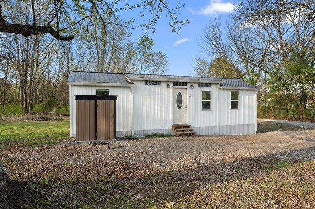 300 Mud Ln, Tullahoma, TN 37388