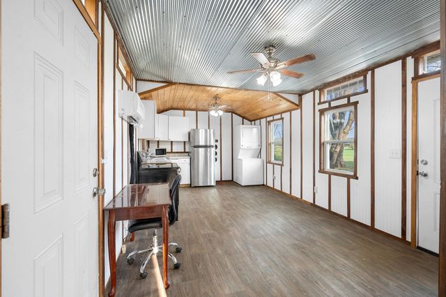 300 Mud Ln, Tullahoma, TN 37388