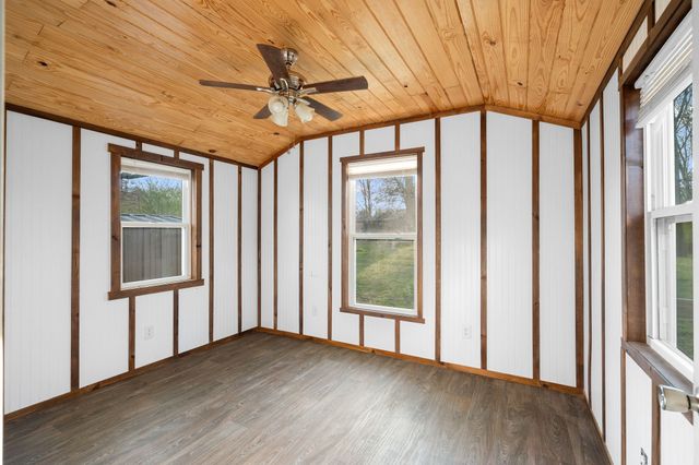 300 Mud Ln, Tullahoma, TN 37388