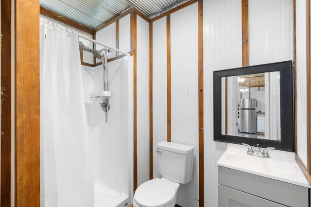 300 Mud Ln, Tullahoma, TN 37388