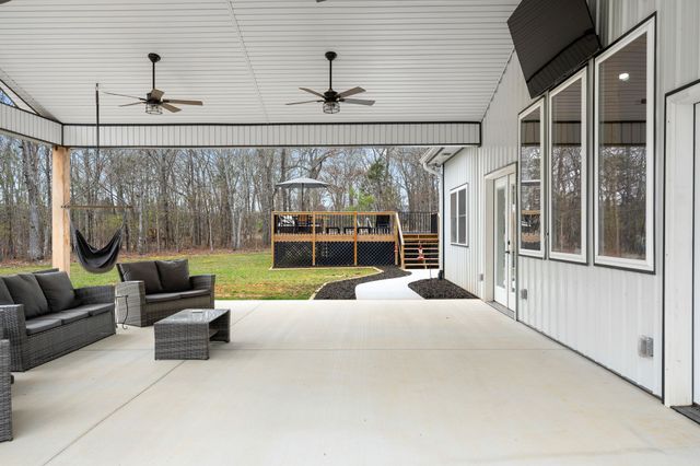 300 Mud Ln, Tullahoma, TN 37388