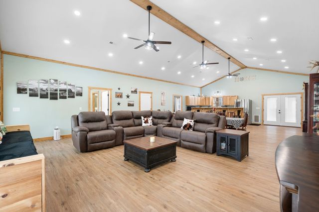 300 Mud Ln, Tullahoma, TN 37388