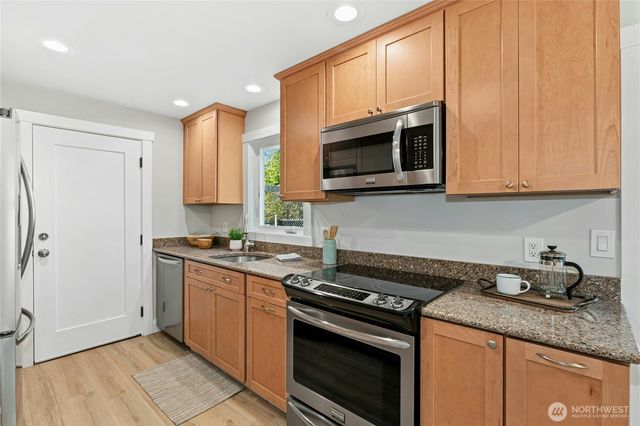 16326 Lake Hills Boulevard, Bellevue, WA 98008