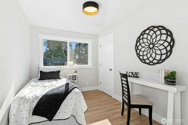 16326 Lake Hills Boulevard, Bellevue, WA 98008