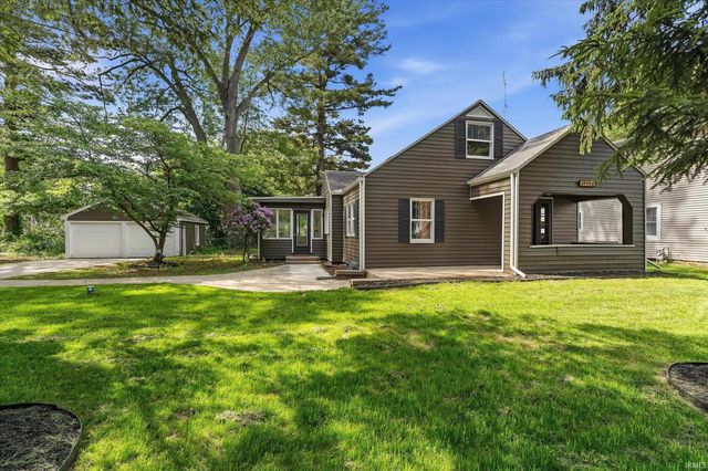19556 N Paxson Drive, South Bend, IN 46637