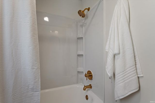 19556 N Paxson Drive, South Bend, IN 46637