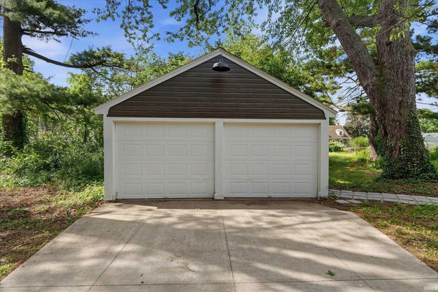 19556 N Paxson Drive, South Bend, IN 46637