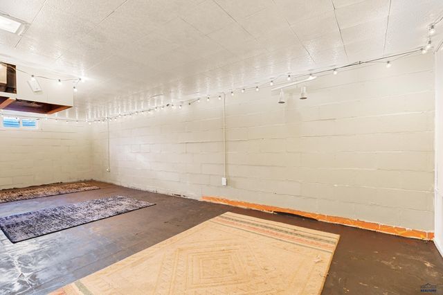 830 S CHICAGO, Hot Springs, SD 57747