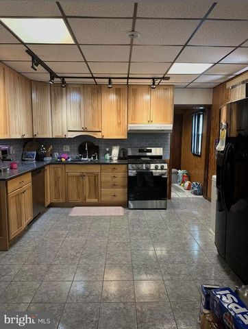 8072 CRAIG ST, Philadelphia, PA 19136