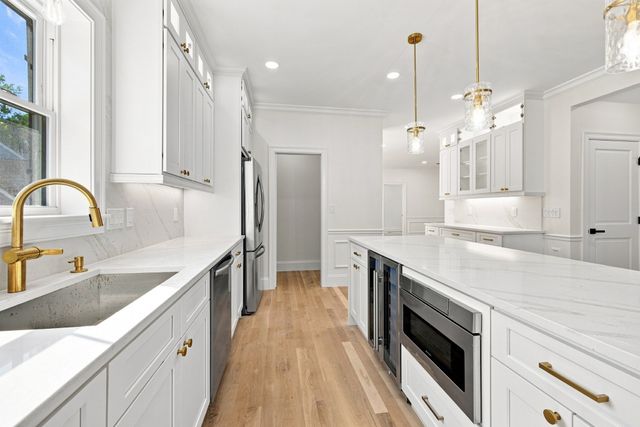 2 Berthold St, Saugus, MA 01906