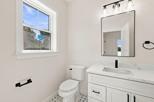 2 Berthold St, Saugus, MA 01906