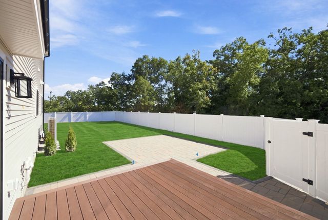 2 Berthold St, Saugus, MA 01906