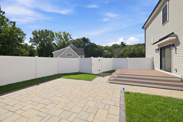 2 Berthold St, Saugus, MA 01906
