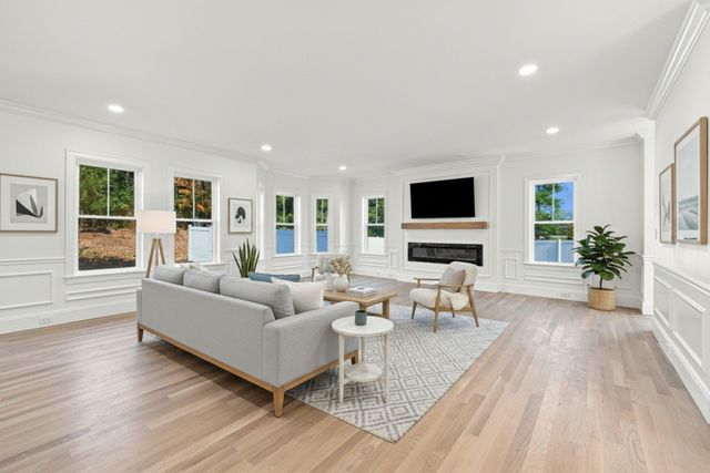 2 Berthold St, Saugus, MA 01906
