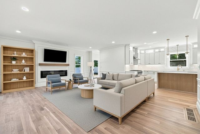 2 Berthold St, Saugus, MA 01906