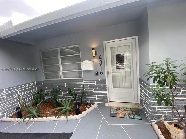 4316 Jackson St, Hollywood, FL 33021
